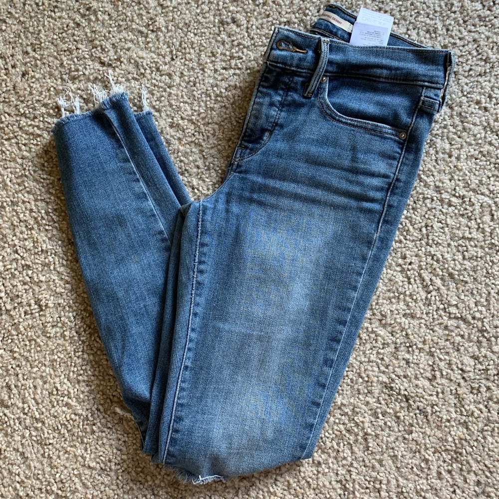 Levi distressed skinny jeans